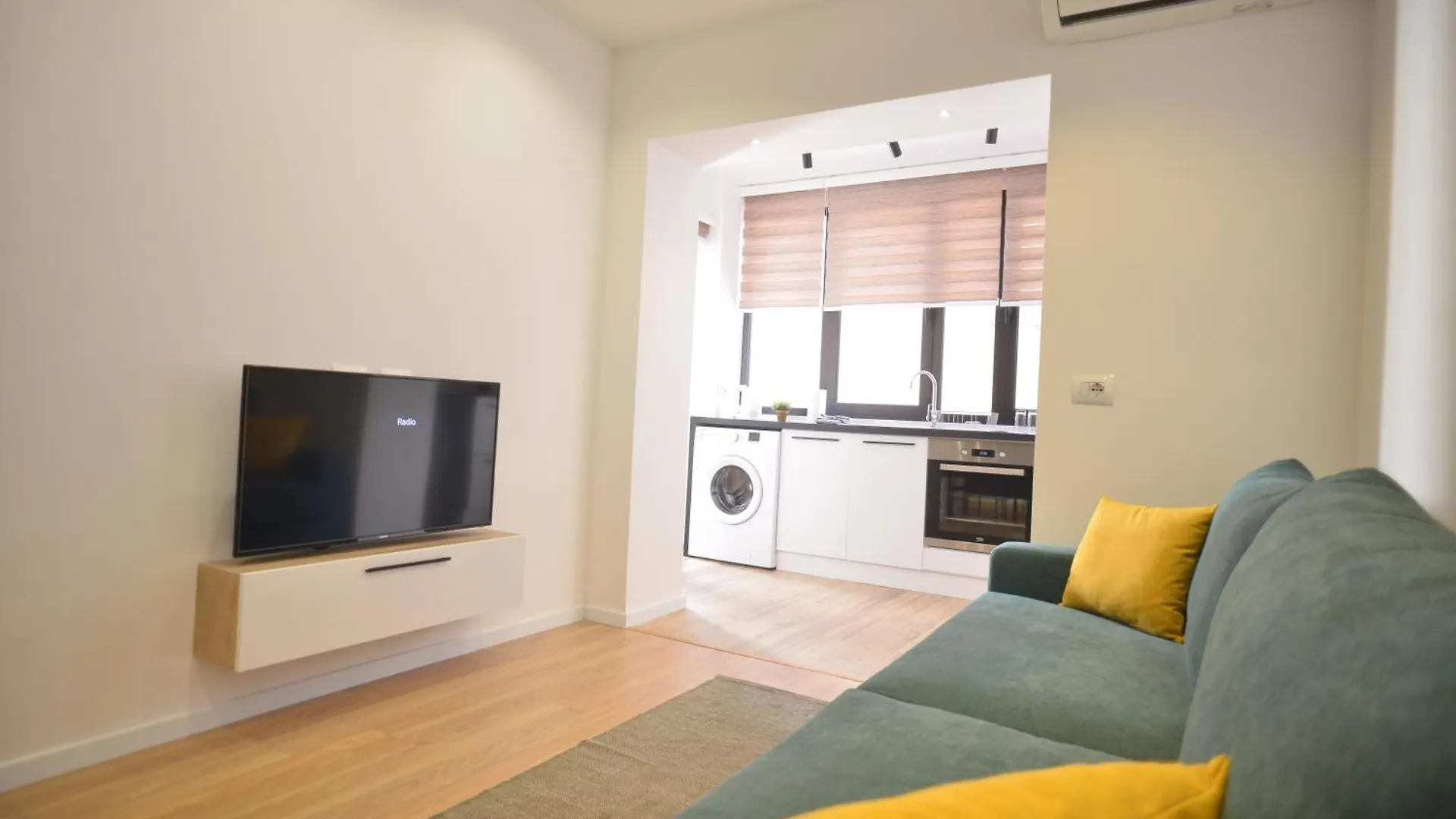Central Studio Premium Tirana 0*,  Albania