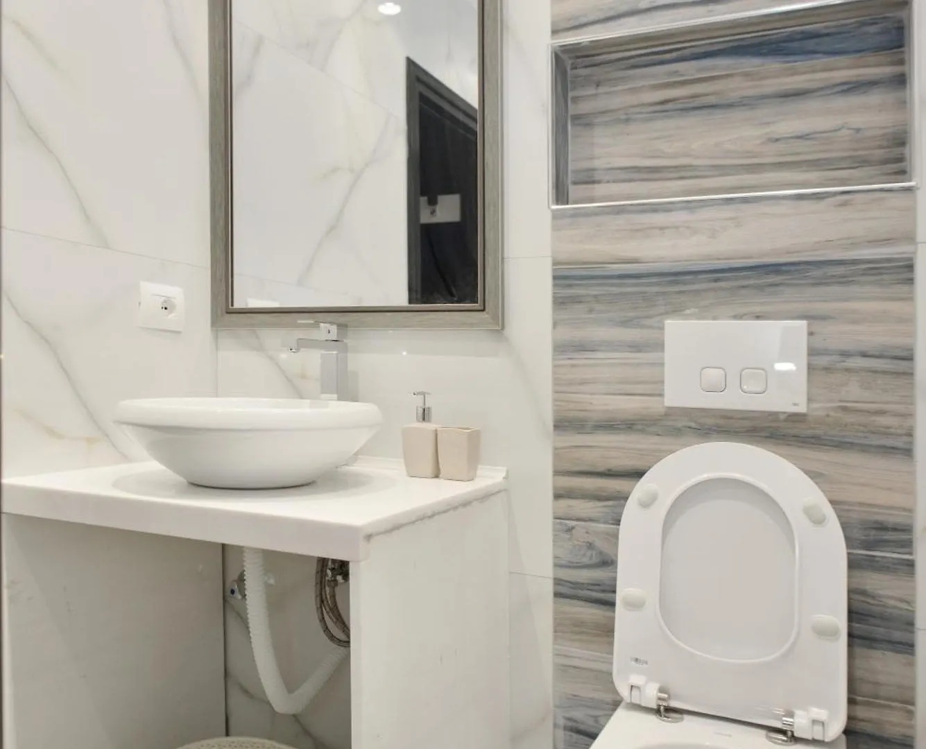 Central Studio Premium Tirana Apartment